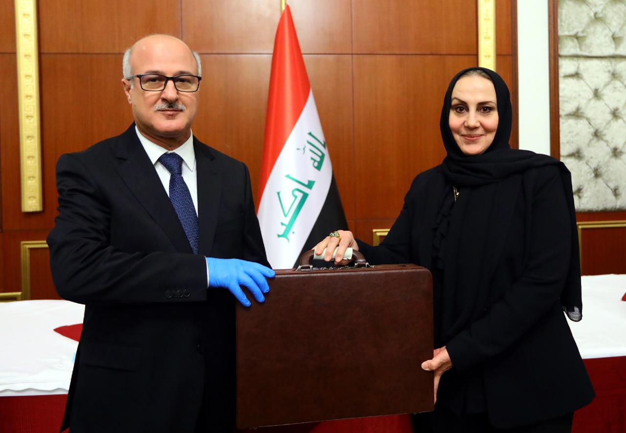 بالصور | أربع جمل لعبد المهدي بـ